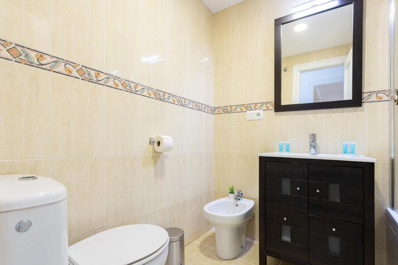 Holidays2Malaga Capuchinos French Balconies, Private Parking, Wifi & Air Con Екстер'єр фото