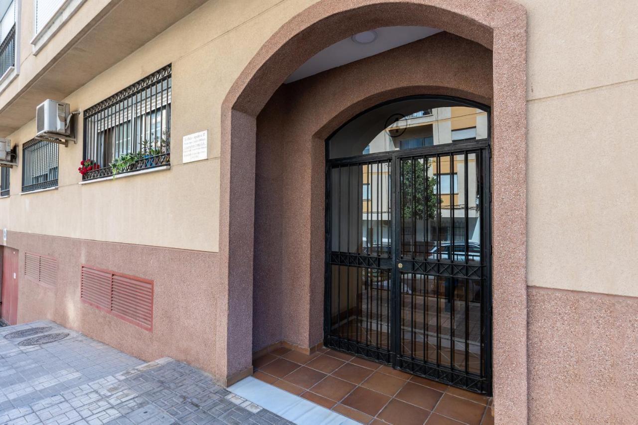 Holidays2Malaga Capuchinos French Balconies, Private Parking, Wifi & Air Con Екстер'єр фото